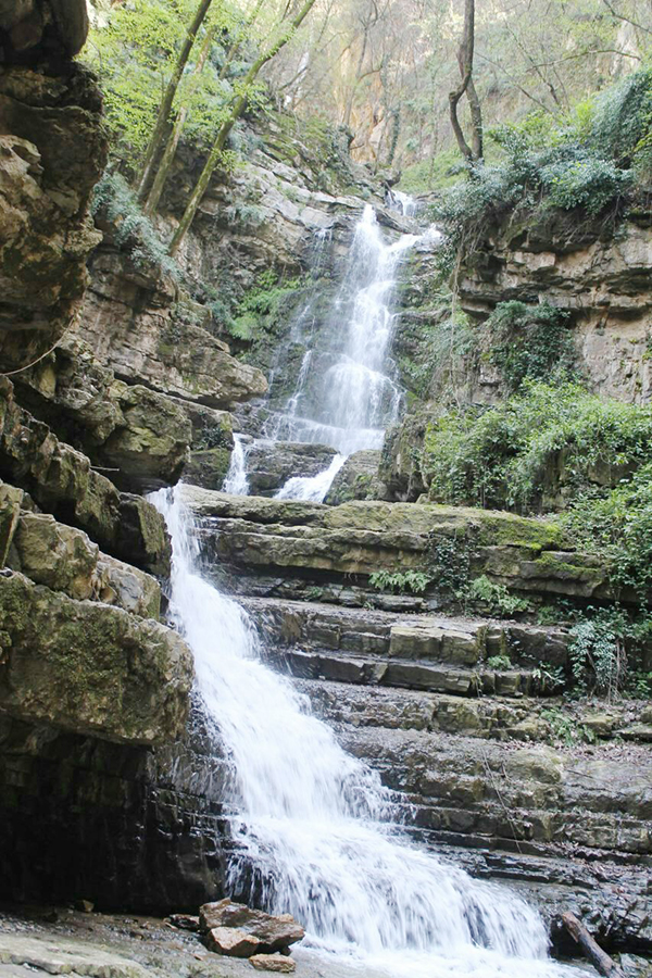 ثبت مجموعه آبشارهای اوتره شفیع آباد فندرسک در فهرست آثار ملی طبیعی کشور