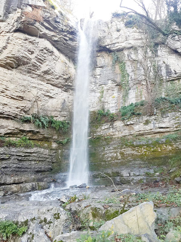 ثبت مجموعه آبشارهای اوتره شفیع آباد فندرسک در فهرست آثار ملی طبیعی کشور